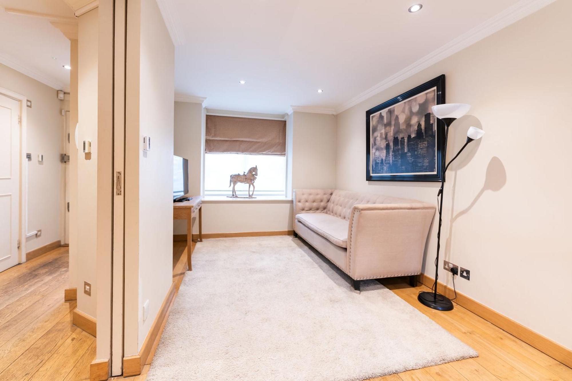 Luxury 6 Bedroom House In Southwick Street Лондон Экстерьер фото