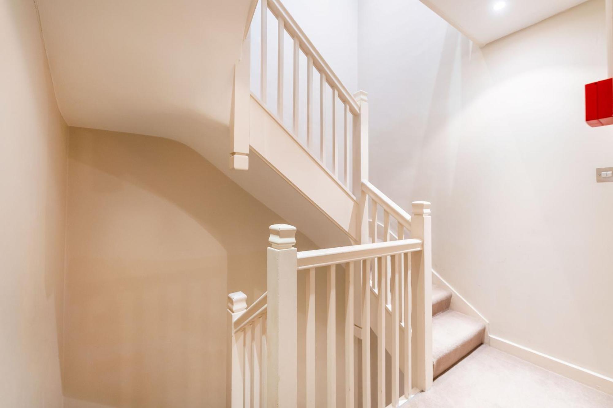 Luxury 6 Bedroom House In Southwick Street Лондон Экстерьер фото