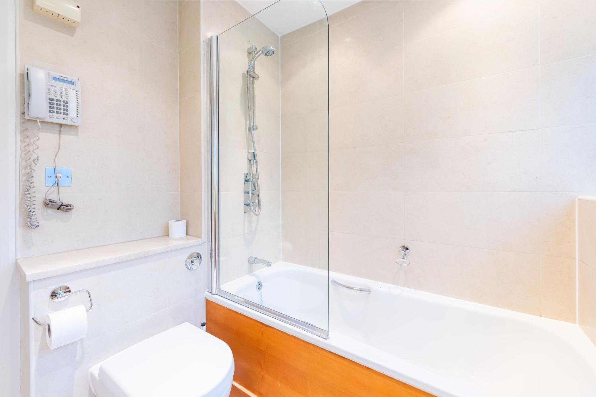 Luxury 6 Bedroom House In Southwick Street Лондон Экстерьер фото