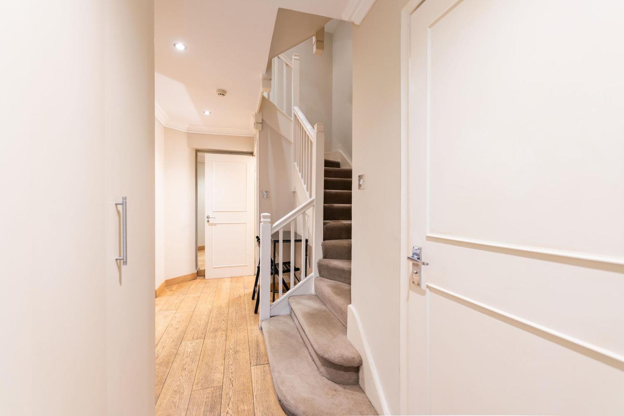 Luxury 6 Bedroom House In Southwick Street Лондон Экстерьер фото