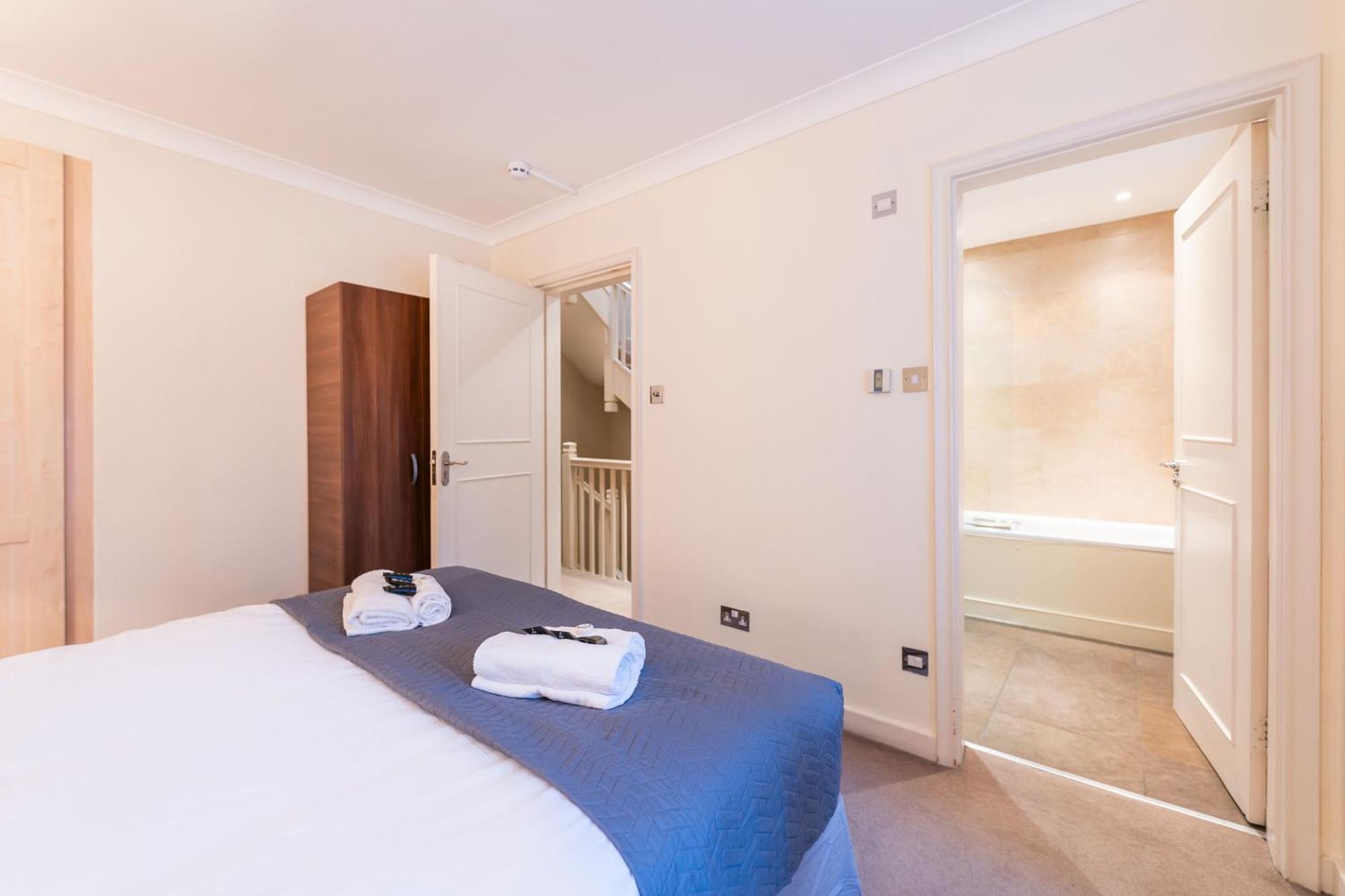 Luxury 6 Bedroom House In Southwick Street Лондон Экстерьер фото